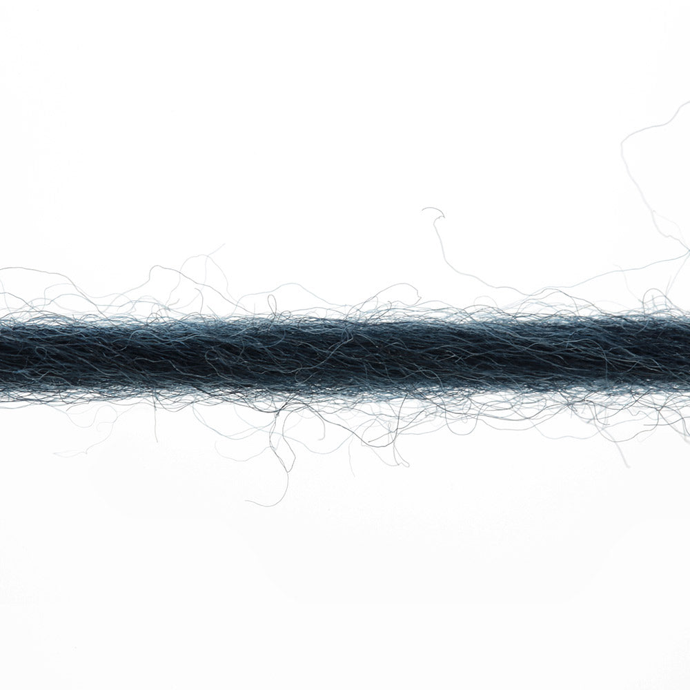 Lang Yarns Naturalis 0010 Staalblauw - sfeerbeeld van het garen