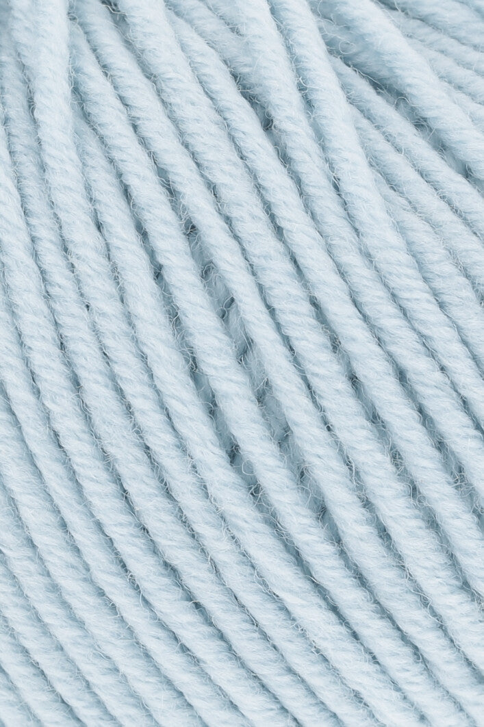 Lang Yarns Merino 120 0173 Ijsblauw - close-up van de garenstructuur