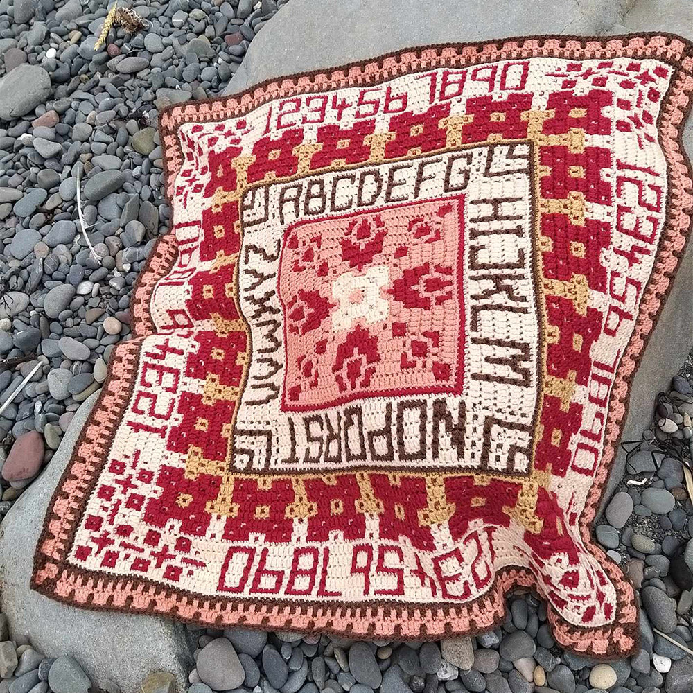 Mile Cross Sampler Blanket van Rosina Plane - Vintage Baby Blanket