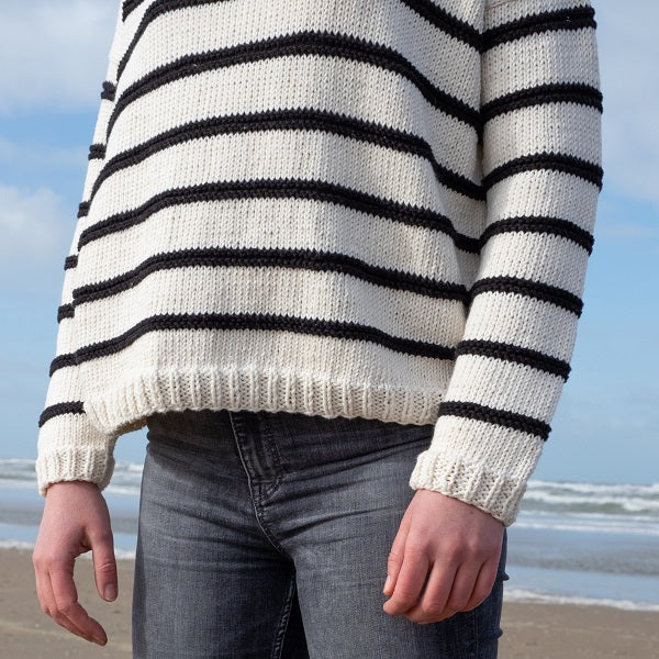 Dscf — gemaakt met Breipatroon Yarn and Colors Striped Jumper (2)