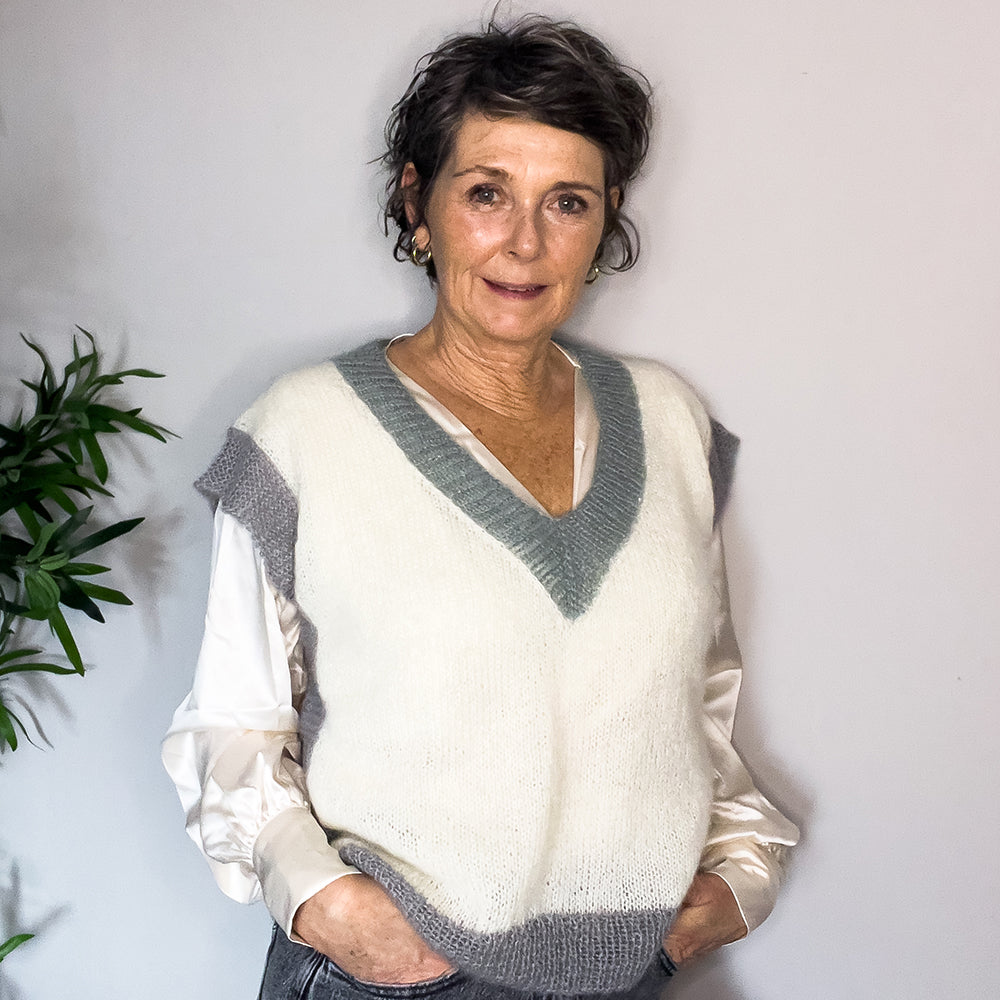 Casual knitted spencer — gemaakt met Casual Knitted Spencer Breipakket (8)
