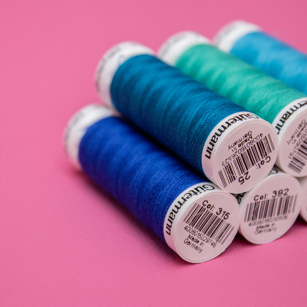 Sfeerbeeld met Gütermann Polyester Nähgarn 200m 913 (2)