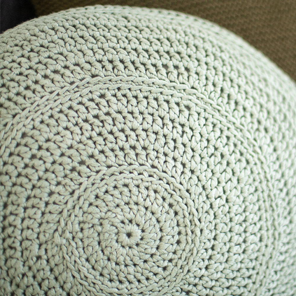 Rond kussen — gemaakt met Haakpatroon Acrylic Ribbon Rond Kussen (2)