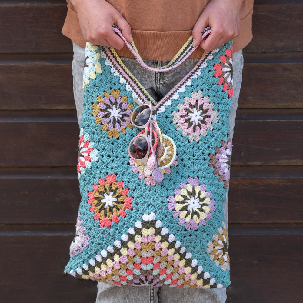 Grannys beach bag — gemaakt met Haakpatroon Granny's Lookbook (2)