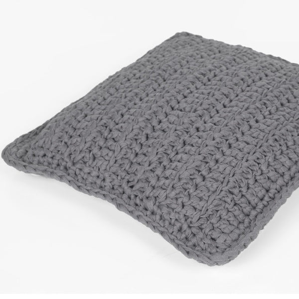 Pak cushion crochet stone grey sm — gemaakt met Haakpatroon RibbonXL Kussen