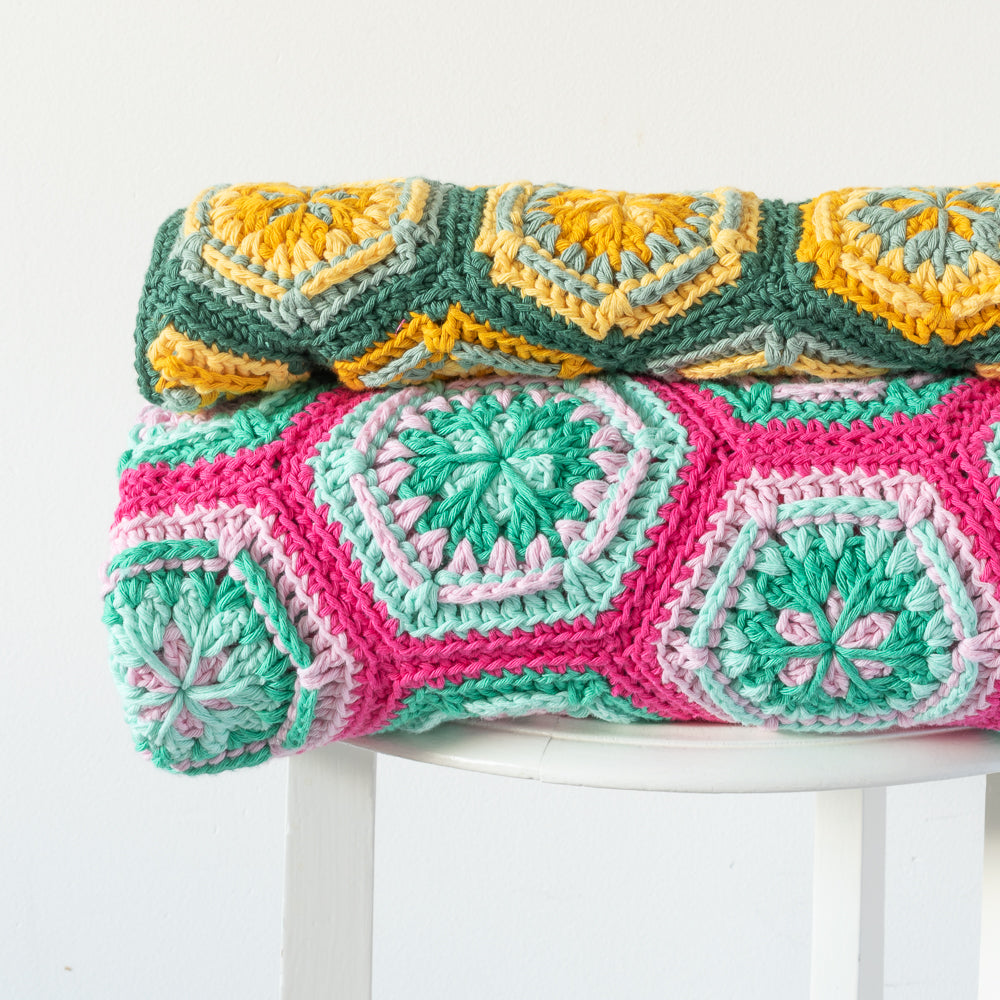 Flower hexagon baby blanket — gemaakt met Haakpatroon Yarn and Colors Flower Hexagon Baby Blanket