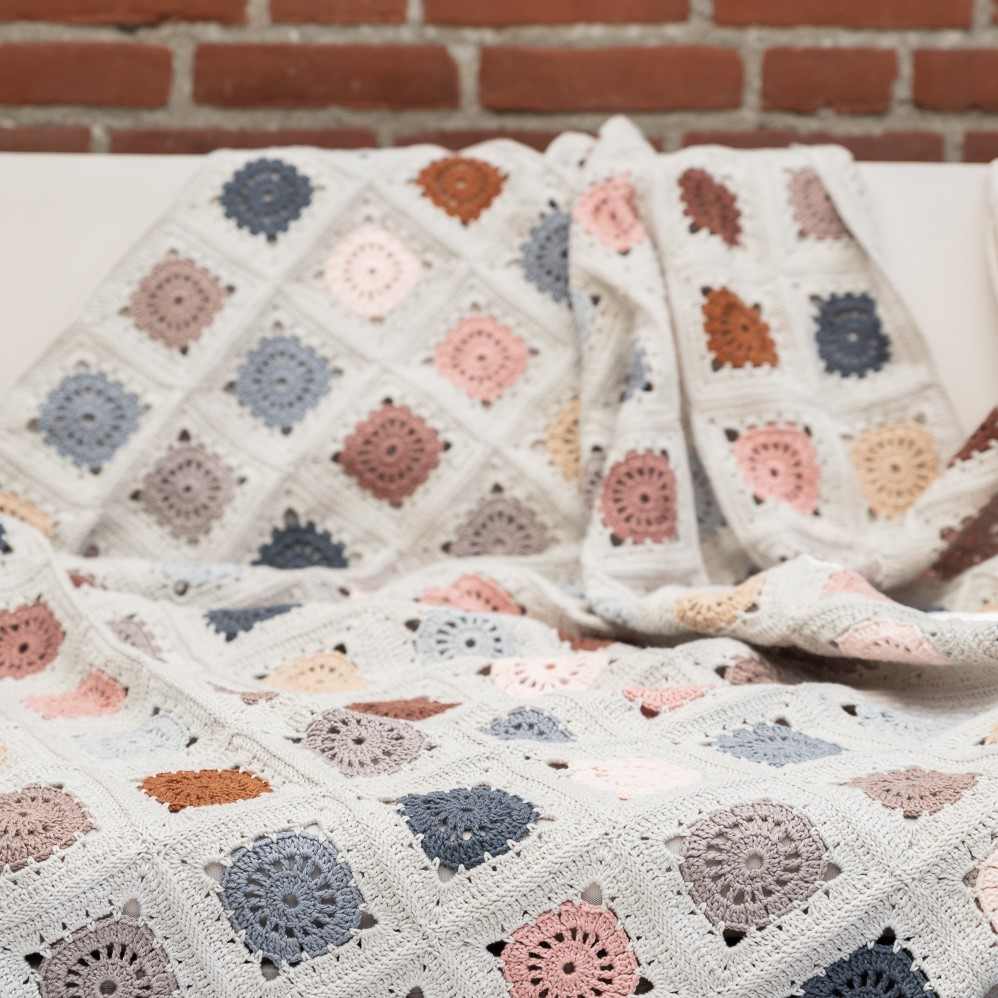 Yarn and Colors Hip To Be Square Blanket Haakpakket