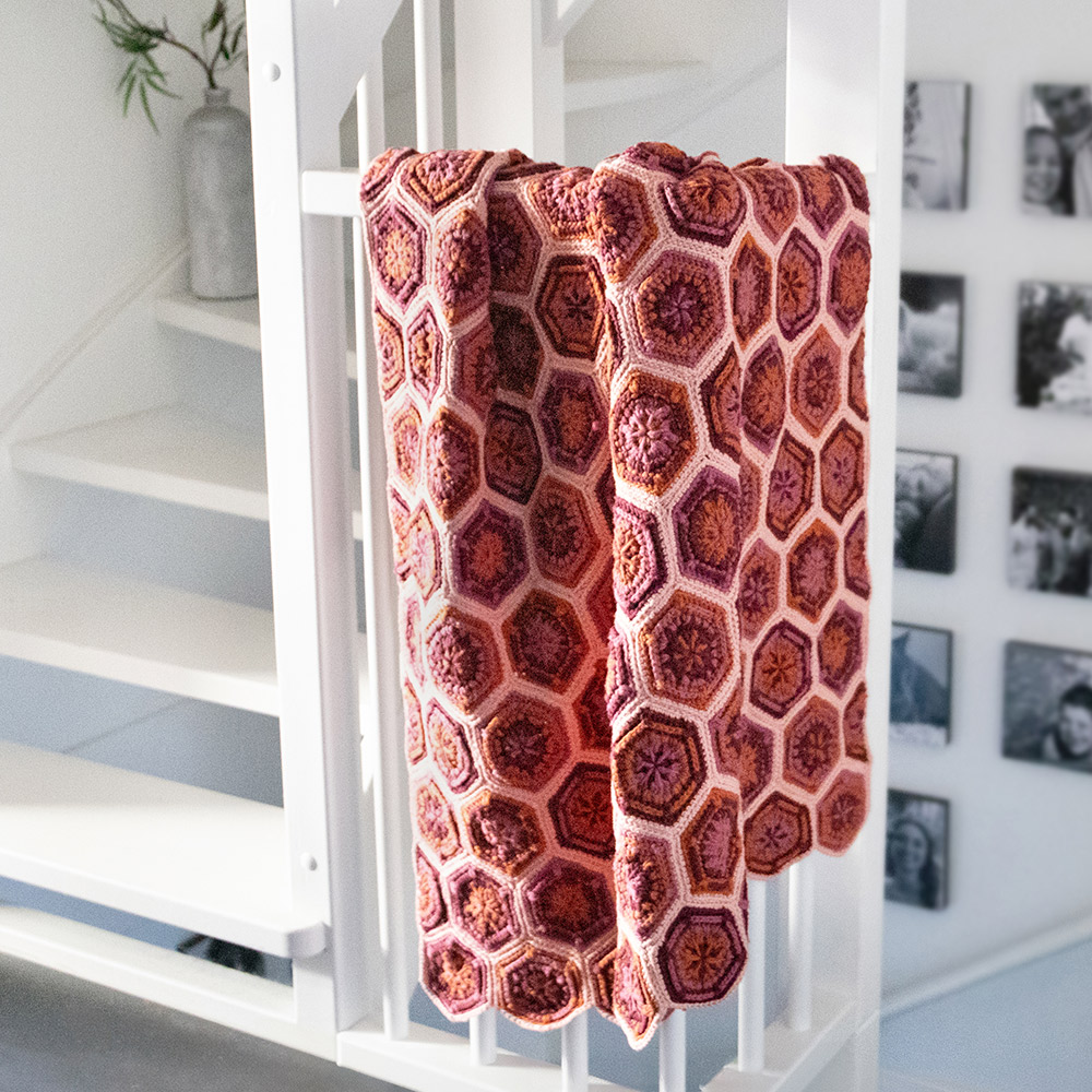 Yarn and Colors Flower Hexagon Blanket Haakpakket-2