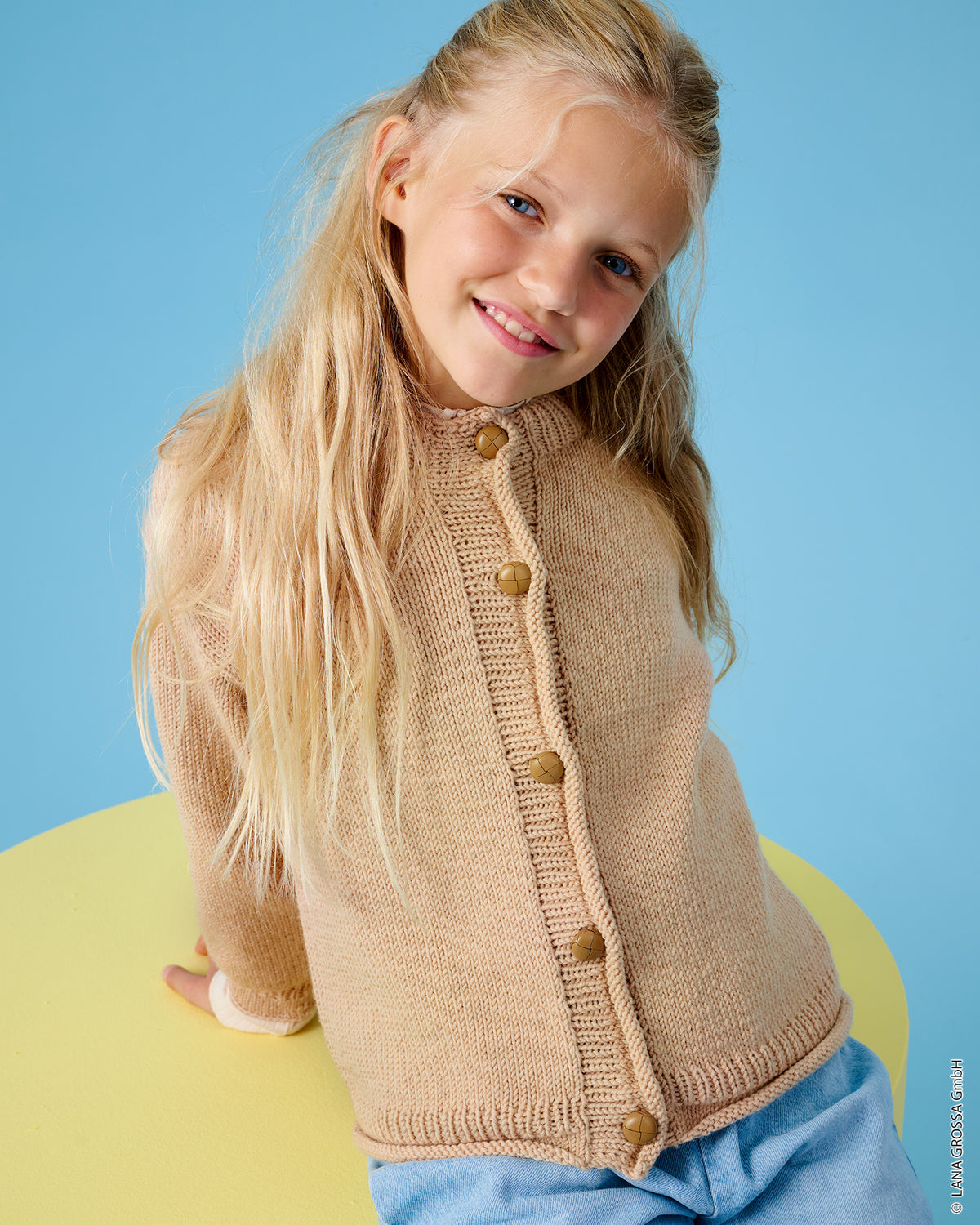 Lana Grossa Kids Nr. 15 model 21 - vest met Cool Wool Big - sfeerfoto 3