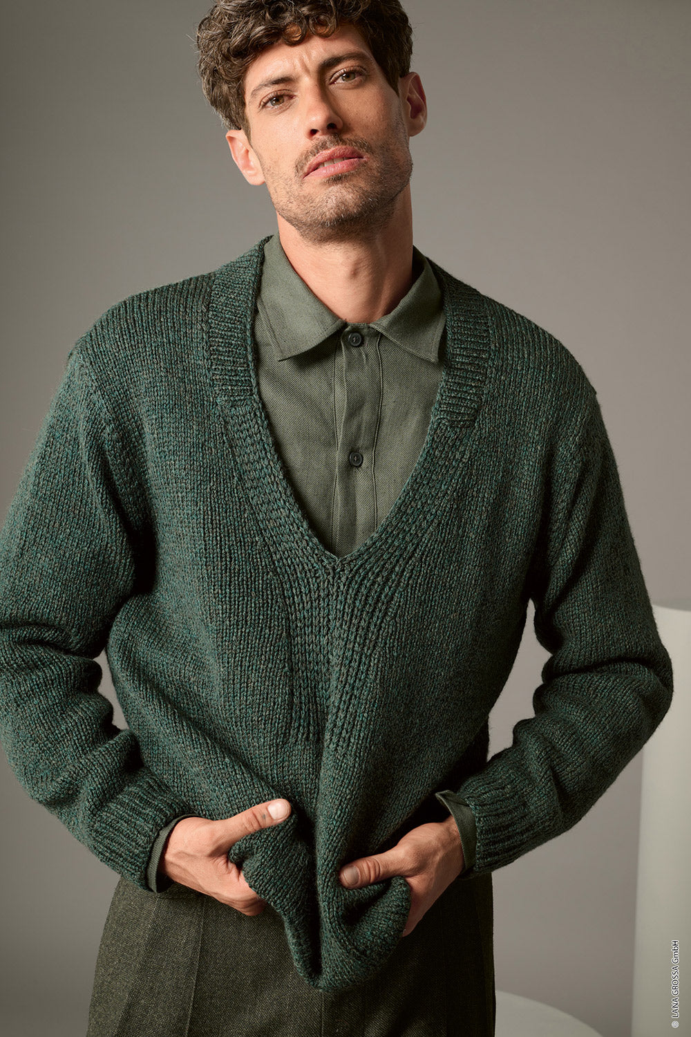 Herenmodel met trui gemaakt met Lana Grossa Cool Merino - Classici 31 model 12, sfeerfoto 1