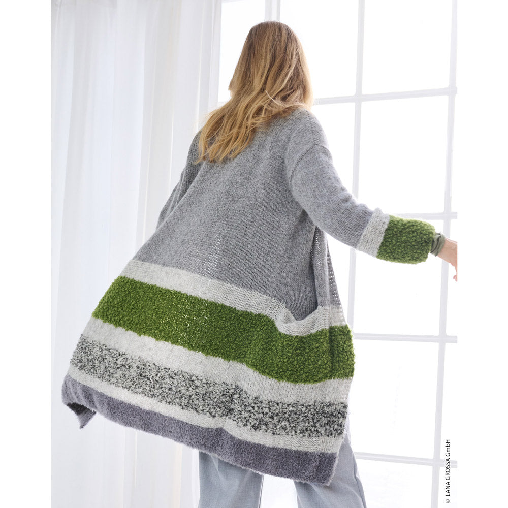 Lana Grossa Filati Journal No. 72 model 23 - lang grijs-groen gestreept vest, gedragen
