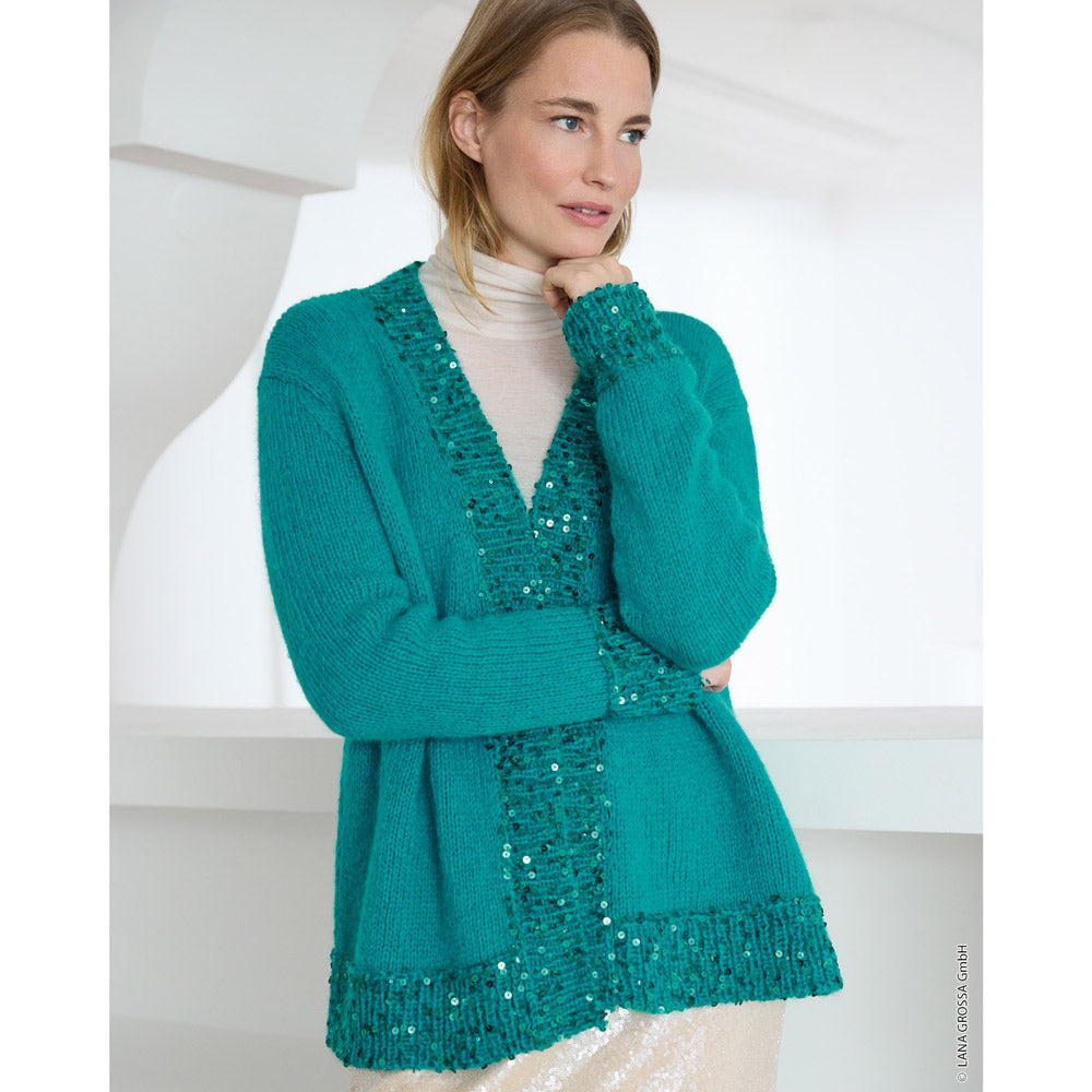 Lana Grossa Filati Journal No. 72 model 26 - turquoise vest met glanzende details, gedragen