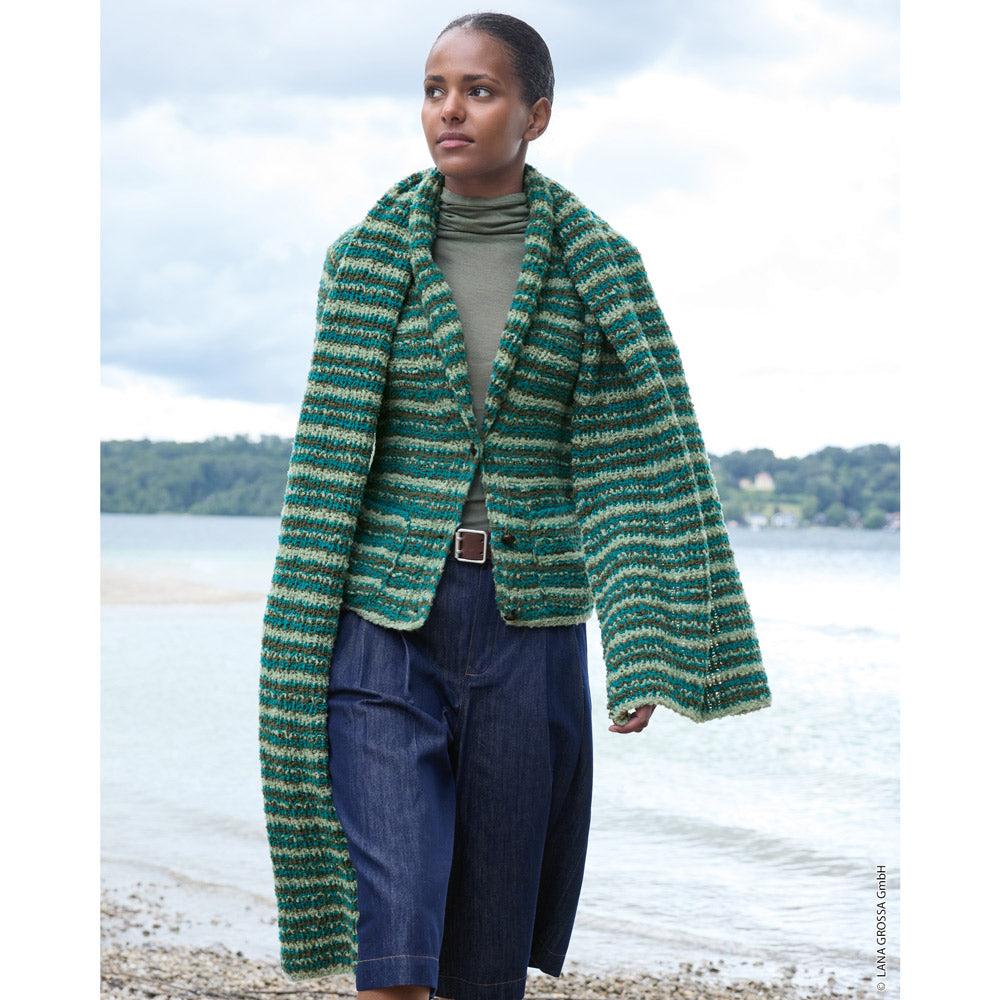 Lana Grossa Filati Journal No. 72 model 30 - groen gestreepte sjaal, gedragen