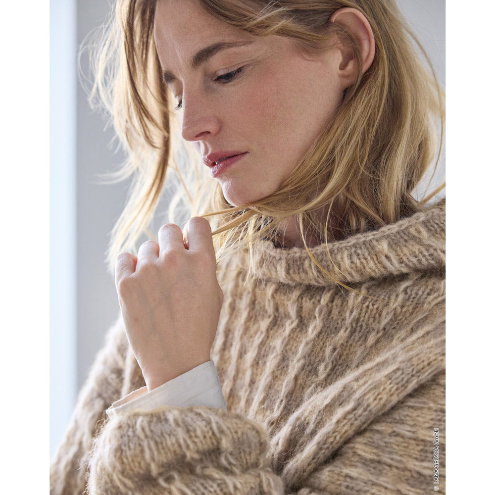 Lana Grossa Filati Journal No. 72 model 3 - beige coltrui met structuurpatroon, detail en pasvorm