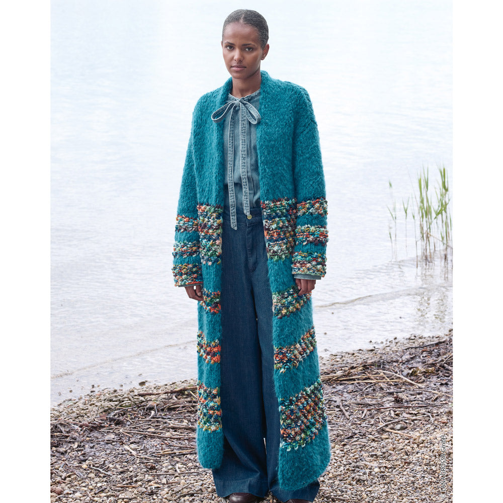 Lana Grossa Filati Journal No. 72 model 46 - lang turquoise vest met multicolor strepen, gedragen