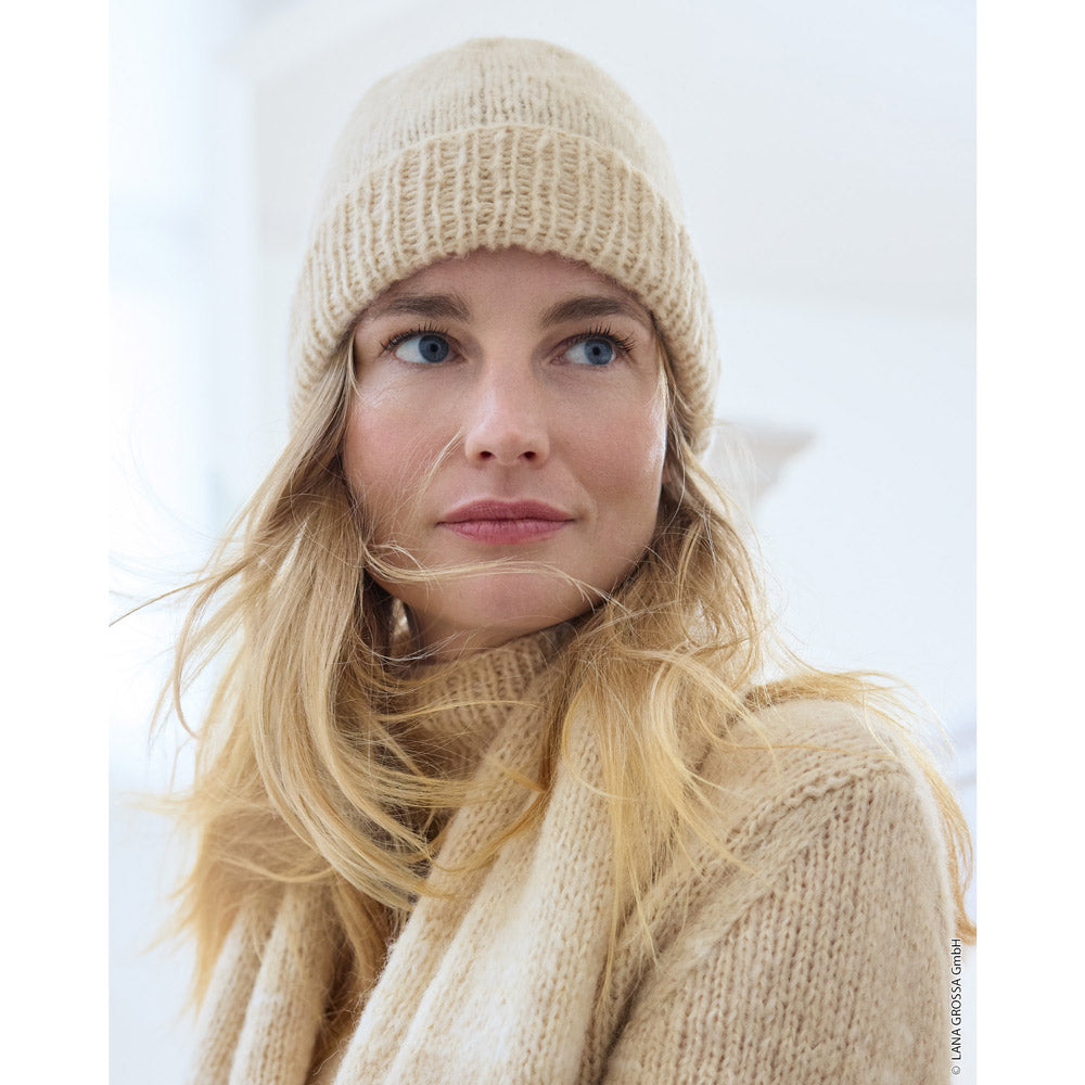 Lana Grossa Filati Journal No. 72 model 8 - beige muts, gedragen