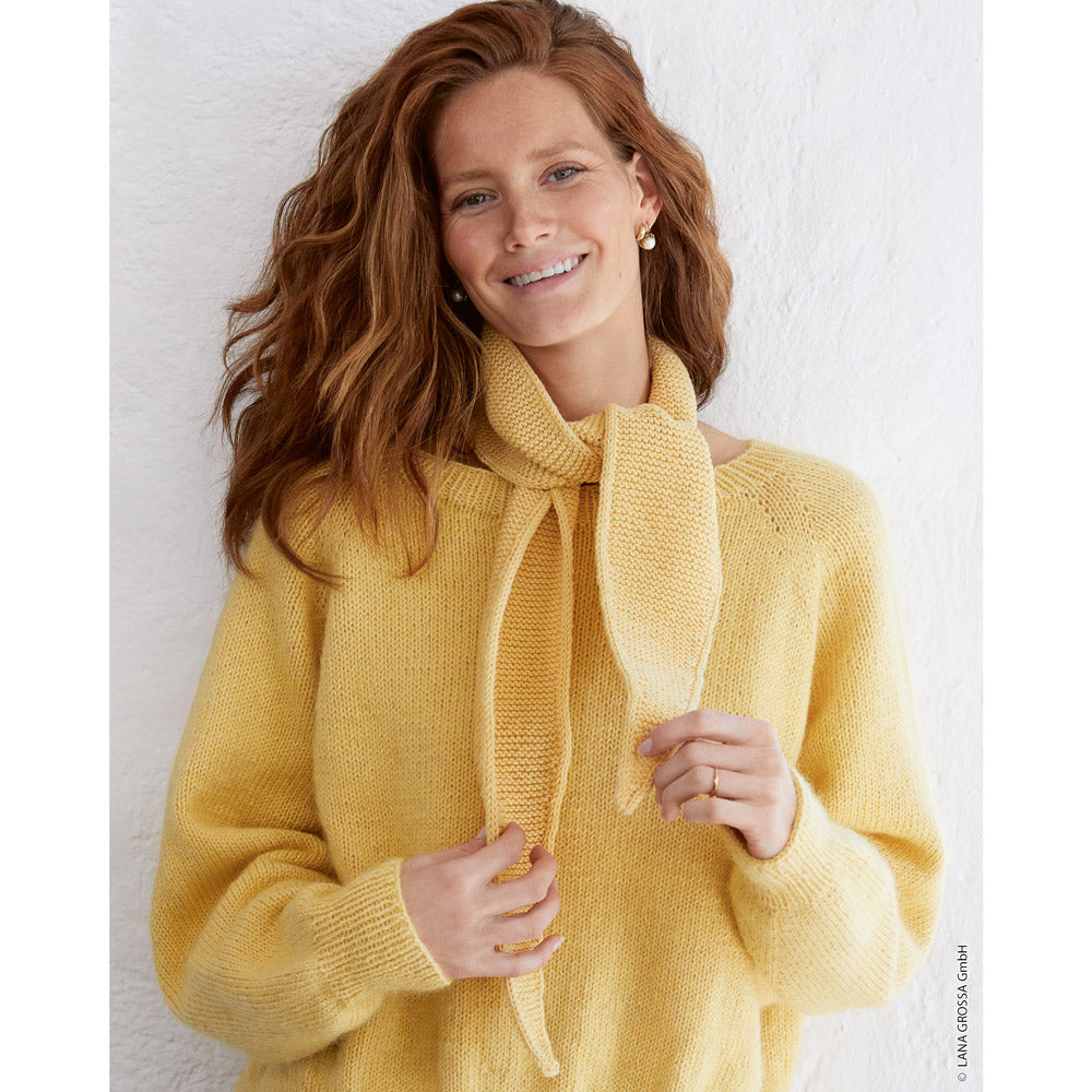 Lana Grossa Silkhair 232 Crème - detailbeeld van een gebreid damesmodel met subtiele zijdeglans - Lana Grossa Silkhair 156 Smaragd
