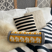 Haakpatroon Wandering Elephants Pillow (Digital)