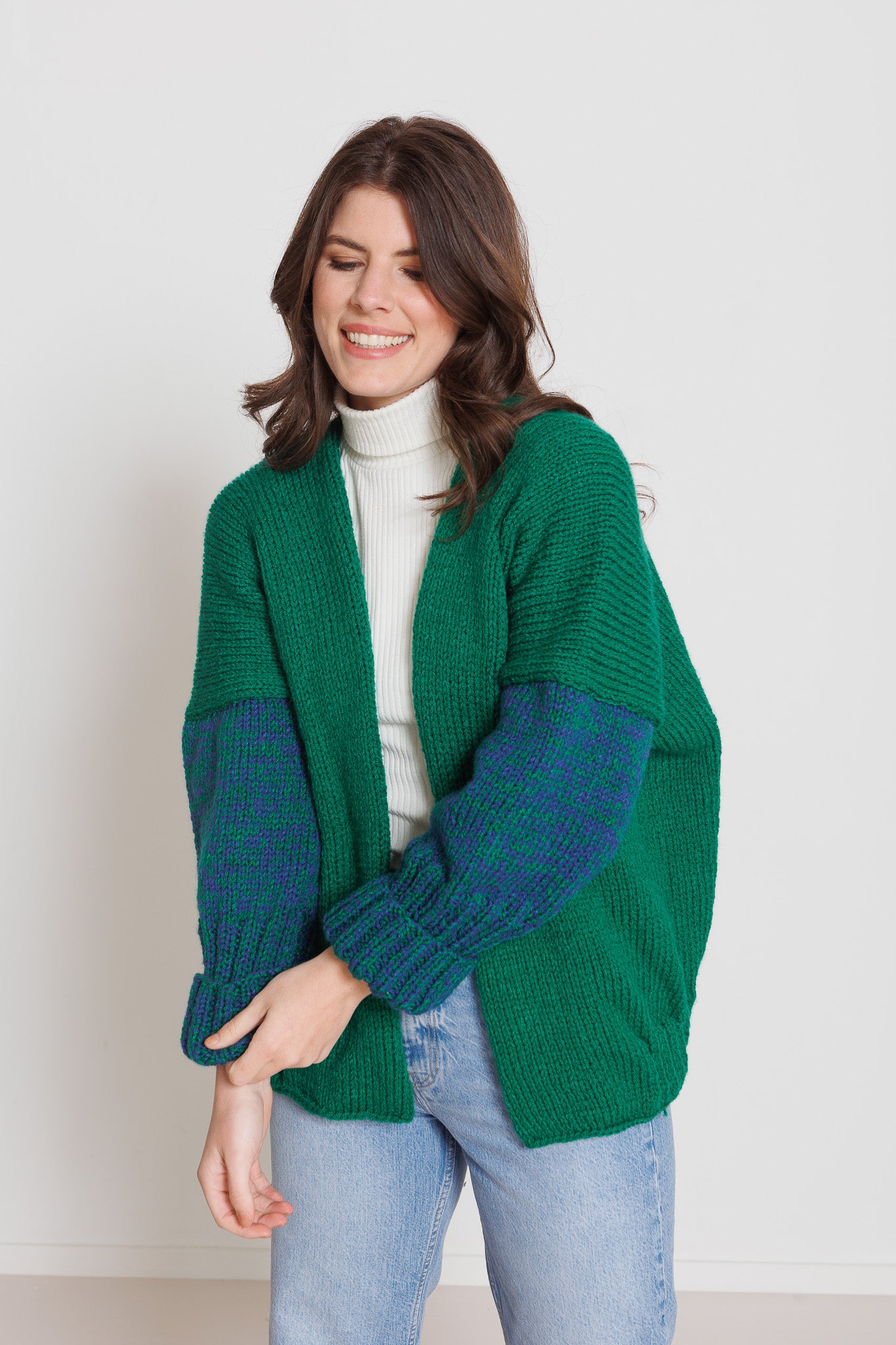 Dafne ederveen — gemaakt met Knipmode Yarn and Colors Midi Cardigan Breipakket (2)