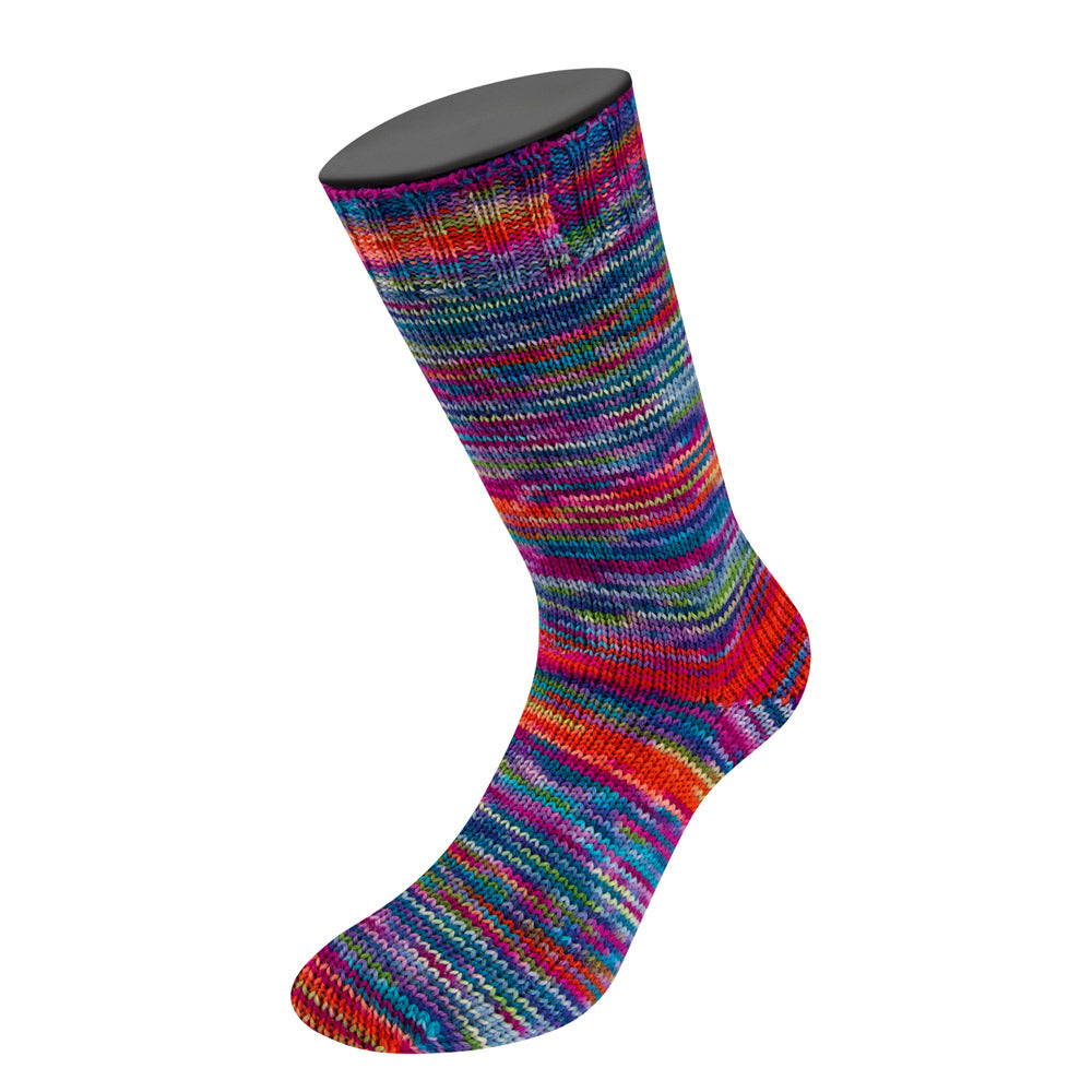 Gebreide sok van Lana Grossa Meilenweit 100 Cascata 5207 met zelfstrepende kleuren Donkerblauw / Licht- / Roestrood / Lichtblauw / Wijnrood / Fuchsia / Lila / Marine / Jade / Donkergroen / Pistache