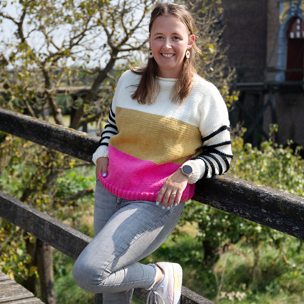Striped color jumper hoofafbeelding — gemaakt met Striped Jumper Color Block Super Amazing Garen- en Breipakket
