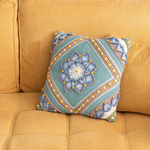 Haakpatroon flowerful kussen — gemaakt met Yarn and Colors Binnenkussen Vierkant