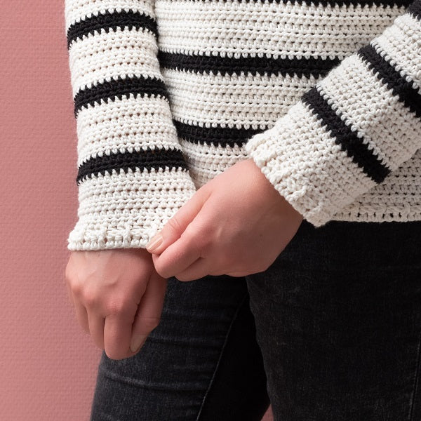 Classic jumper black — gemaakt met Yarn and Colors Classic Jumper Haakpakket