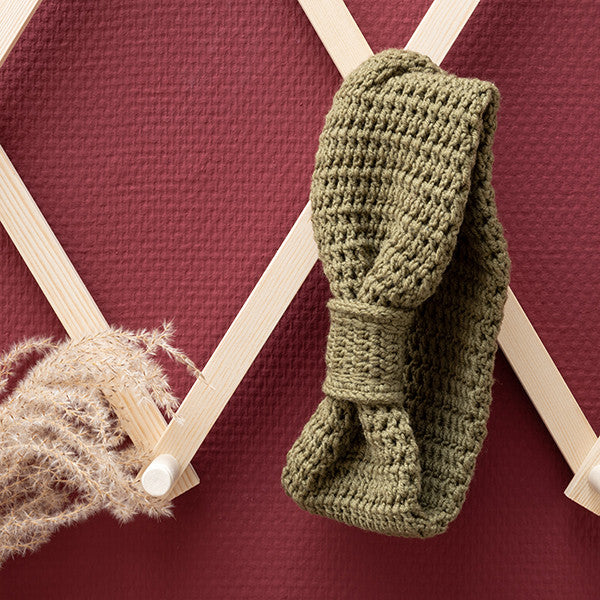 Soft serene hoofdband — gemaakt met Yarn and Colors Soft Serene Hoofdband Haakpakket (2)