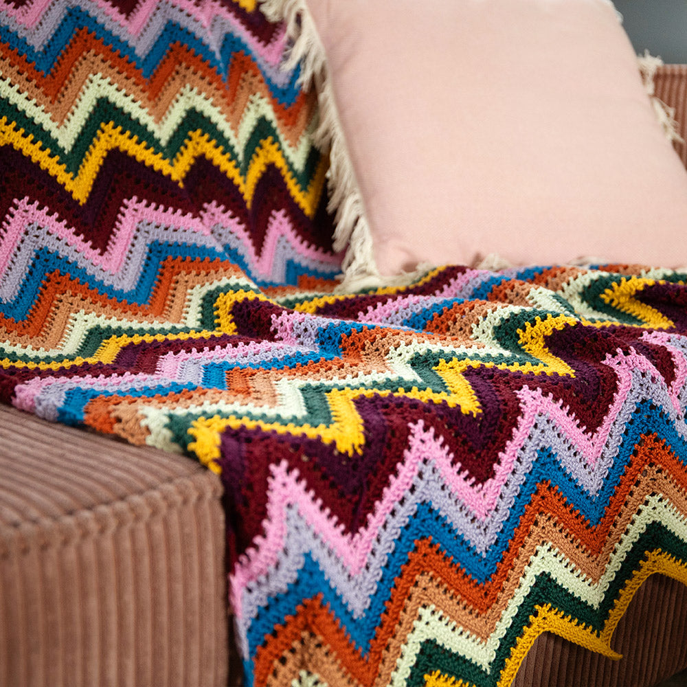 10 Kleuren Zigzag Deken Nieuwe Kleuren - detail van het gehaakte zigzagpatroon in tien kleuren