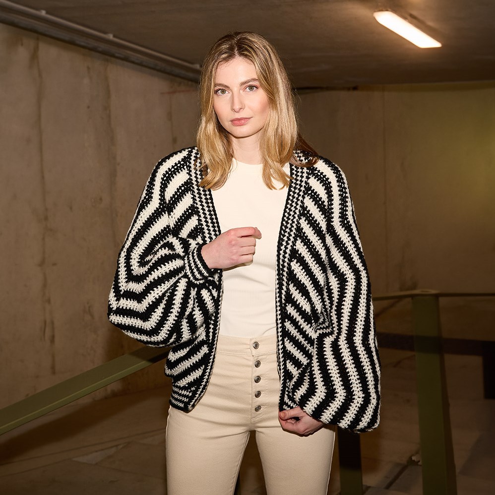 Knipmode - Amazing Wavy Cardigan Garen- en Haakpakket | Variabel