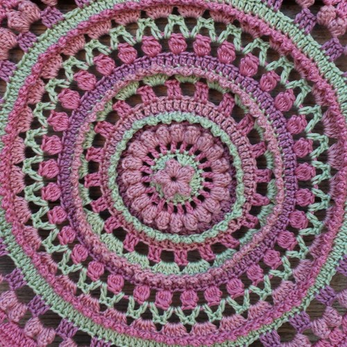 Haakpatroon Mandala Lily