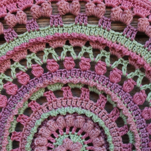 Haakpatroon Mandala Lily