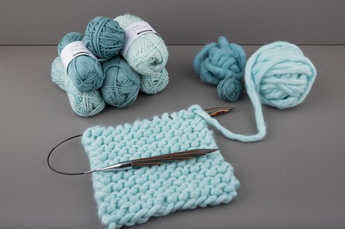 Yarn and Colors Urban 086 Peony Leaf-3