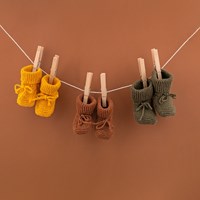 Yarn and Colors Oh Baby! Knit Booties Breipakket 015 Mustard-2