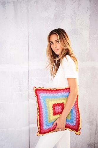 Haakpatroon Stylecraft Life DK No. 9559 Deken en kussen-3