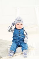 Breipatroon Stylecraft Bambino Prints DK No. 9748 Babydeken, muts en wanten-3