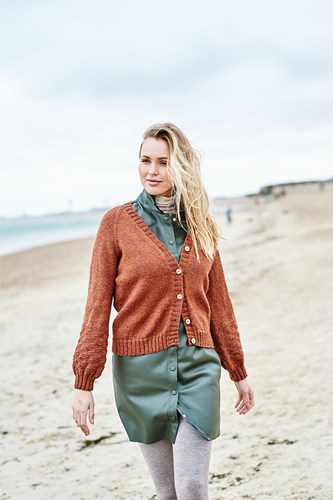 Breipatroon Stylecraft Highland Heathers DK No. 9864 Cardigans-3