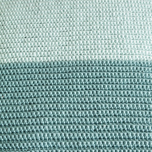 Yarn and Colors Two Tones Comfy Cushion Haakpakket L 072 Glass / Jade Gravel