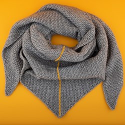 Yarn and Colors Toned Triangle Haakpakket