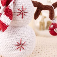 Amigurumi Festival Kerst: Sneeuwpop Sepp Garenpakket - Exclusief Patroon-2