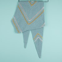 Yarn and Colors Asymmetrical Scarf Haakpakket 072 Glass-2