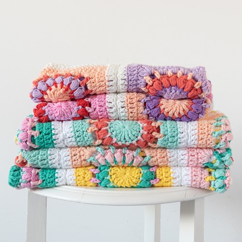 Yarn and Colors Blossom Baby Blanket Haakpakket 013 Sunglow-3