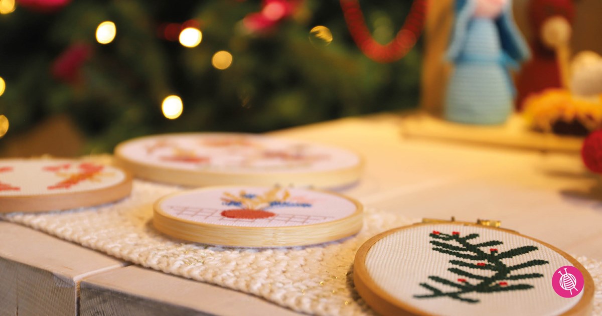 Geborduurde alfabet kerstkousen, perfect voor feestelijke decoratie en
