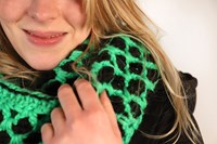 Chunky Colsjaal Haakpakket 002 Peony Leaf & Black-2