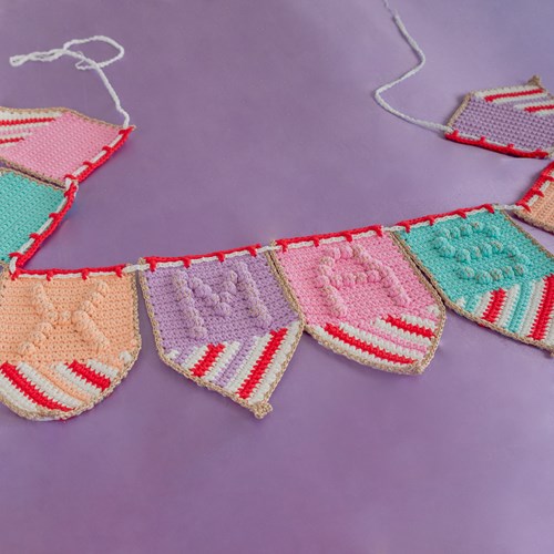 Yarn and Colors Colorful Christmas Bunting Haakpakket 037 Cotton Candy-2