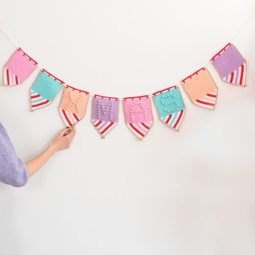 Yarn and Colors Colorful Christmas Bunting Haakpakket 037 Cotton Candy