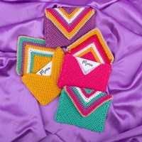 Yarn and Colors Colorful Christmas Menu Holder Haakpakket 034 Deep Cerise-2