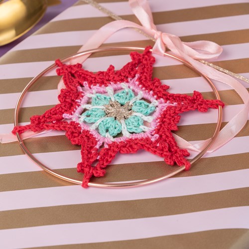 Yarn and Colors Colorful Christmas Star Haakpakket 037 Cotton Candy