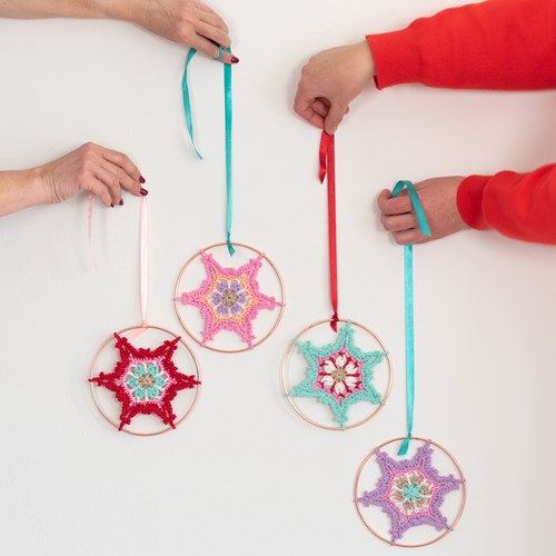 Yarn and Colors Colorful Christmas Star Haakpakket 037 Cotton Candy-3