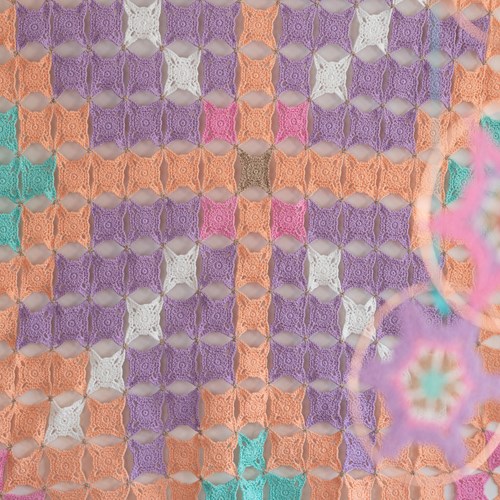 Yarn and Colors Colorful Christmas Wall Hanging Haakpakket 034 Deep Cerise